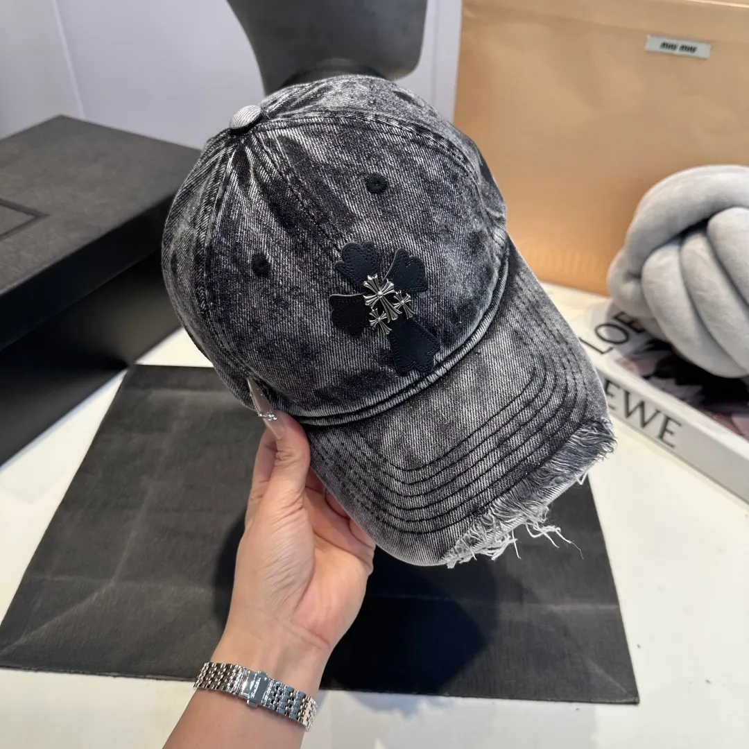 P60 Croxin's new denim denim baseball cap. Washed twill denim baseball cap. Newly launched washed denim series, casual and versatile. An artifact for spring and summer wardrobe matching.